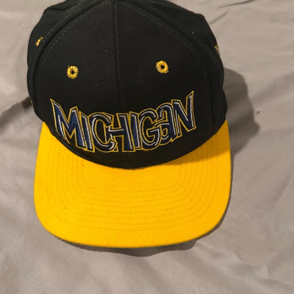 💚 Retro Michigan Wolverines Cap - Picture 2 of 3